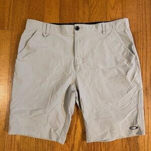 Oakley Men's Tan Shorts Size 38